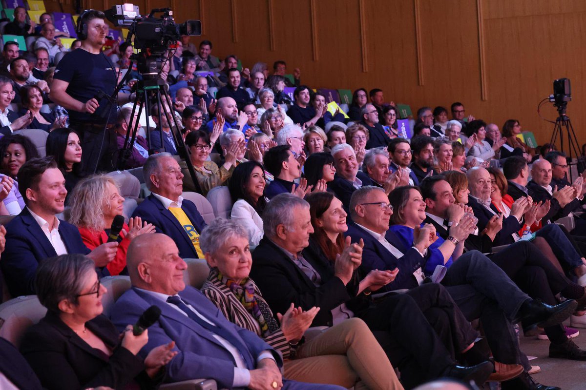 juliettemeadel's tweet image. Salle comble à #Labege ! Merci à tous, un bon lancement de campagne pour @ETE_2024