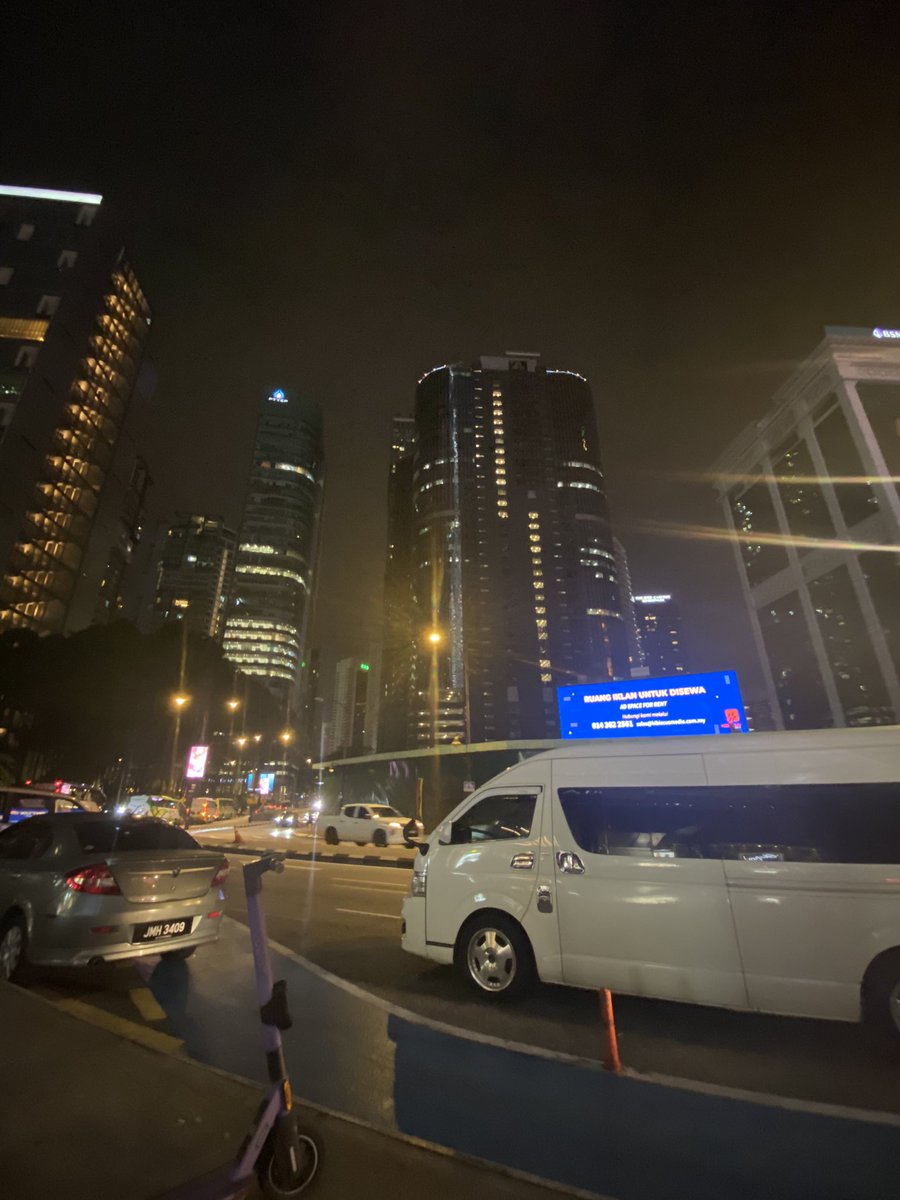 for_second_hand's tweet photo. #klcc #KualaLumpur https://t.co/5bT1k4Qjsw