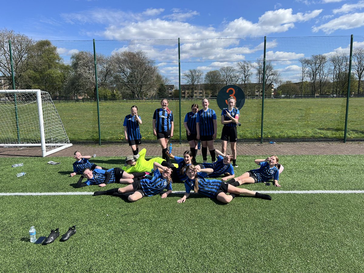 💙🖤 finnart 3 hillwood 0 💙🖤 
What a performance from the girls today some really exciting football ⚽️ on show particularly in the first half and showed two sides to their game having to dig deep in the 2nd with the heat 🔥 taking it out them ☀️😎.  #blacks #u14s #shecanshewill