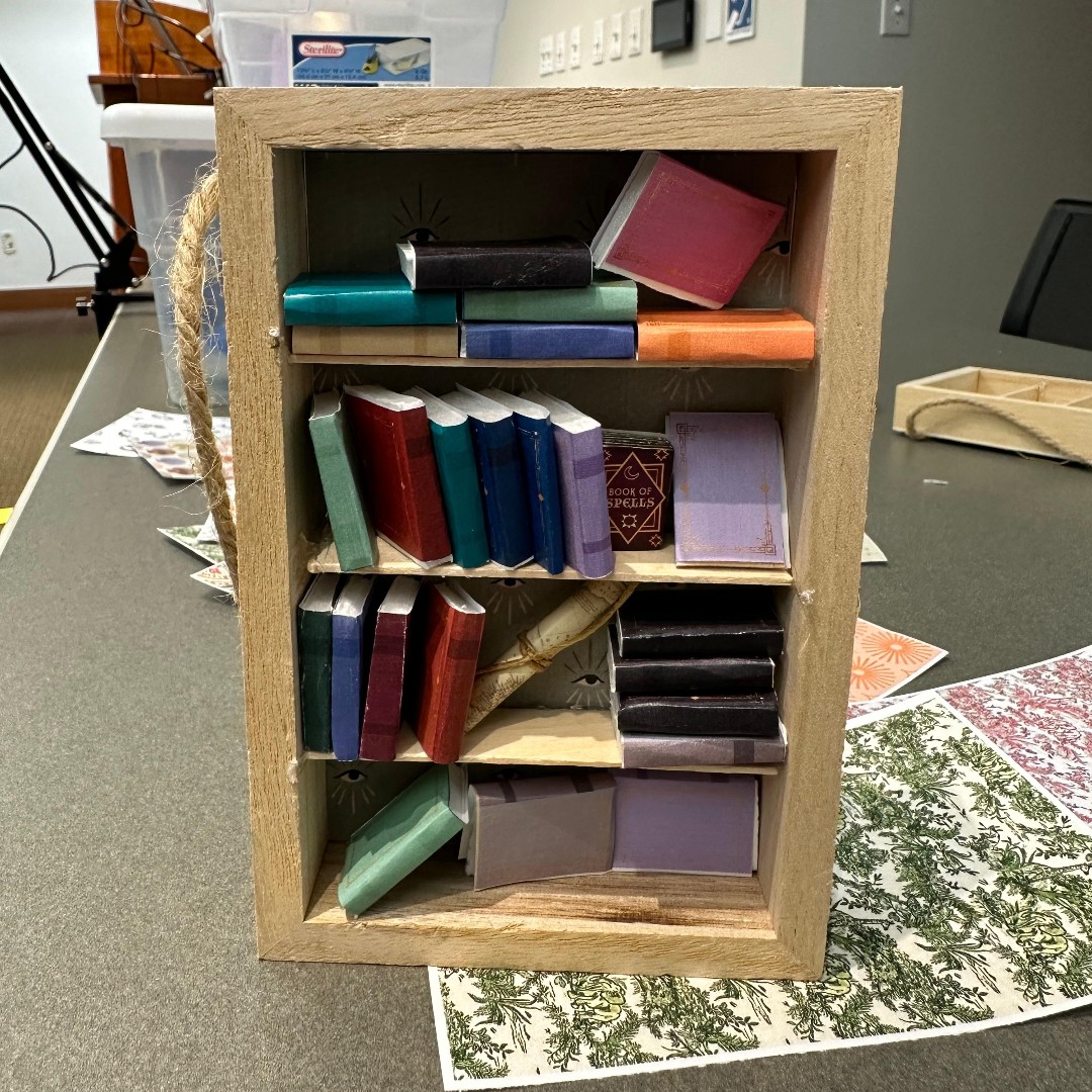 We had so much fun at our DIY Mini Bookshelf on Thursday. Check out the perfect mini bookshelves participants made for their mini reads!
#CaryLibrary #LexingtonMA #MiniBookshelves