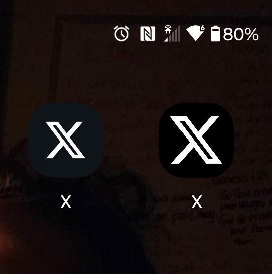 puppy__buggy's tweet photo. So apparently I had 2 different "x"(Twitter, fight me) apps on my phone at once and didn't even notice. I moved em next to each other to compare and they're def different. the one on the right has apparently been removed from the app store?? What the fuck is going on?? https://t.co/2W4Kcvz7if