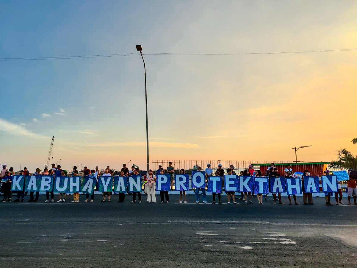 Youth Advocates for Climate Action Philippines join action with fisherfolk communities in Navotas City. Today, we recognize the vital role of our seas in mitigating the impacts of the climate crisis