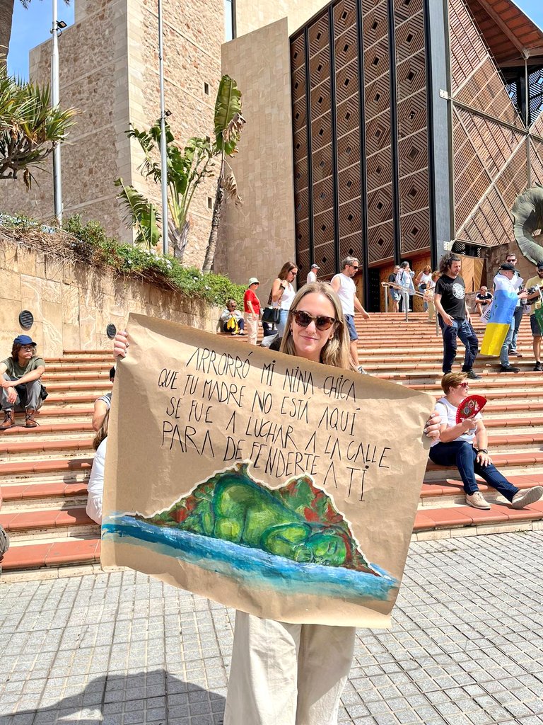 nayowis's tweet photo. Hoy las calles son nuestras. #20A #CanariasTieneUnLimite #CanariasSeAgota https://t.co/ylsivfVn4G