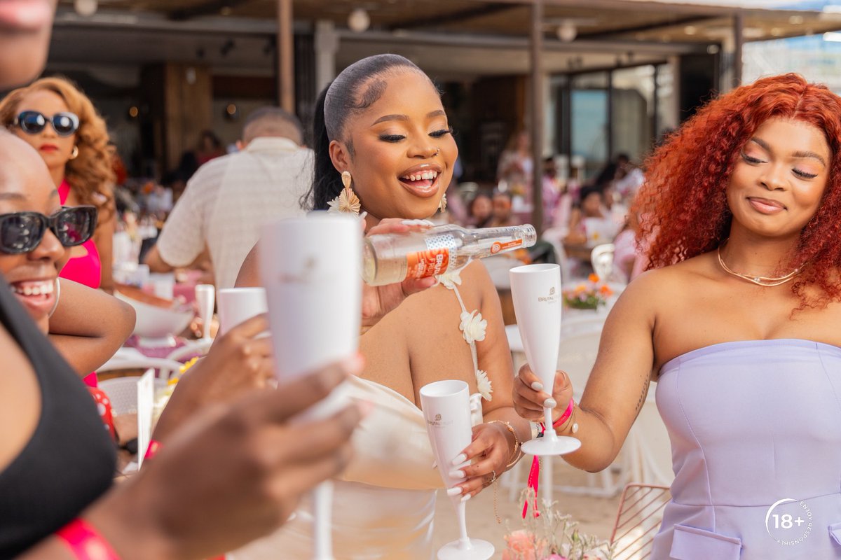 A look back into the #brutalfruitspritzerbrunch in Cape Town!
Great drinks, great music, amazing company!

#spritzersaturday #celebratethemoment