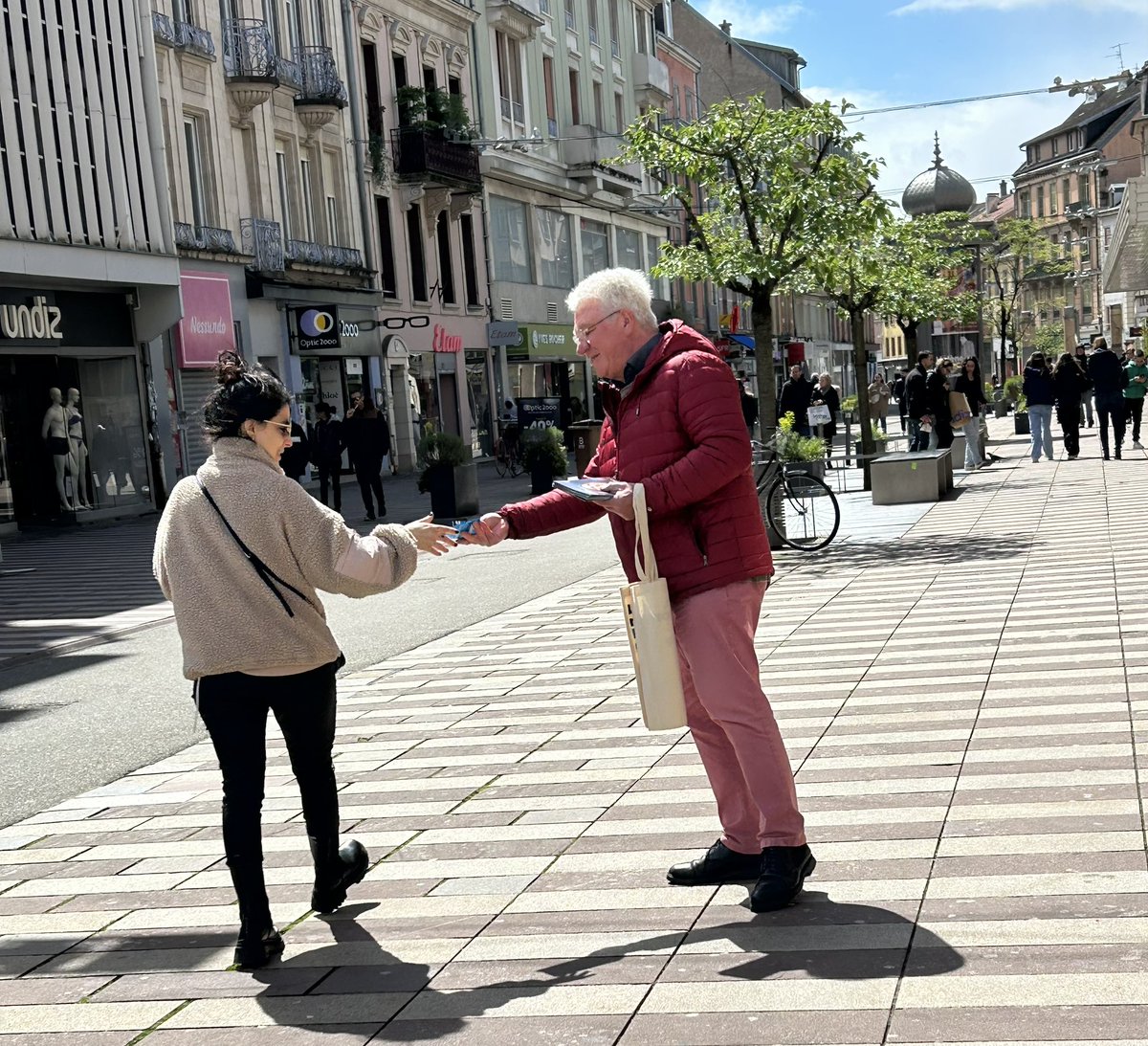 Sur le terrain avec @GrudlerCh en #Majoritéprésidentielle 🤝au contact et à l’écoute des Belfortains pour défendre #ensemble notre #Europe ! 🇪🇺🇫🇷

Face aux défis du monde, nous avons @BesoindEurope ce #9juin pour protéger les Européens et leur garantir un avenir meilleur !