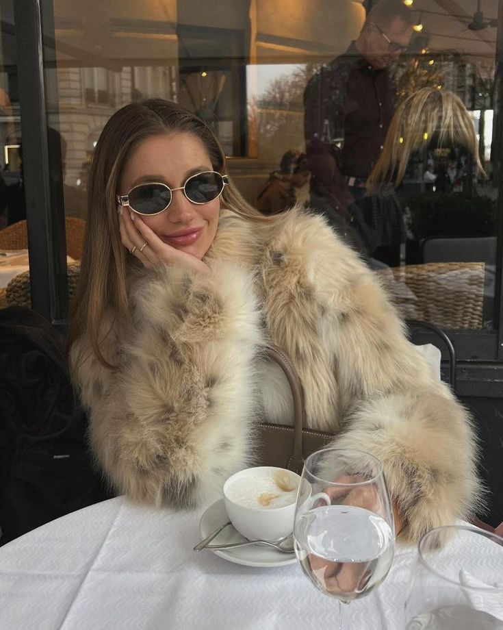 Petit jouy ☕
#infurmagazine #infurmag #fur #furfashion #ott #qotd #ootd #ootn #fw #aw #fw24 #aw24 #fall #fallfashion #fashionweek #streetstyle #streetfashion #fashion #outerwear #wildfur #newstaples #fallfashion #selfie
#fashionnova #fashionable #fashionpost #coffeetime #mobwife