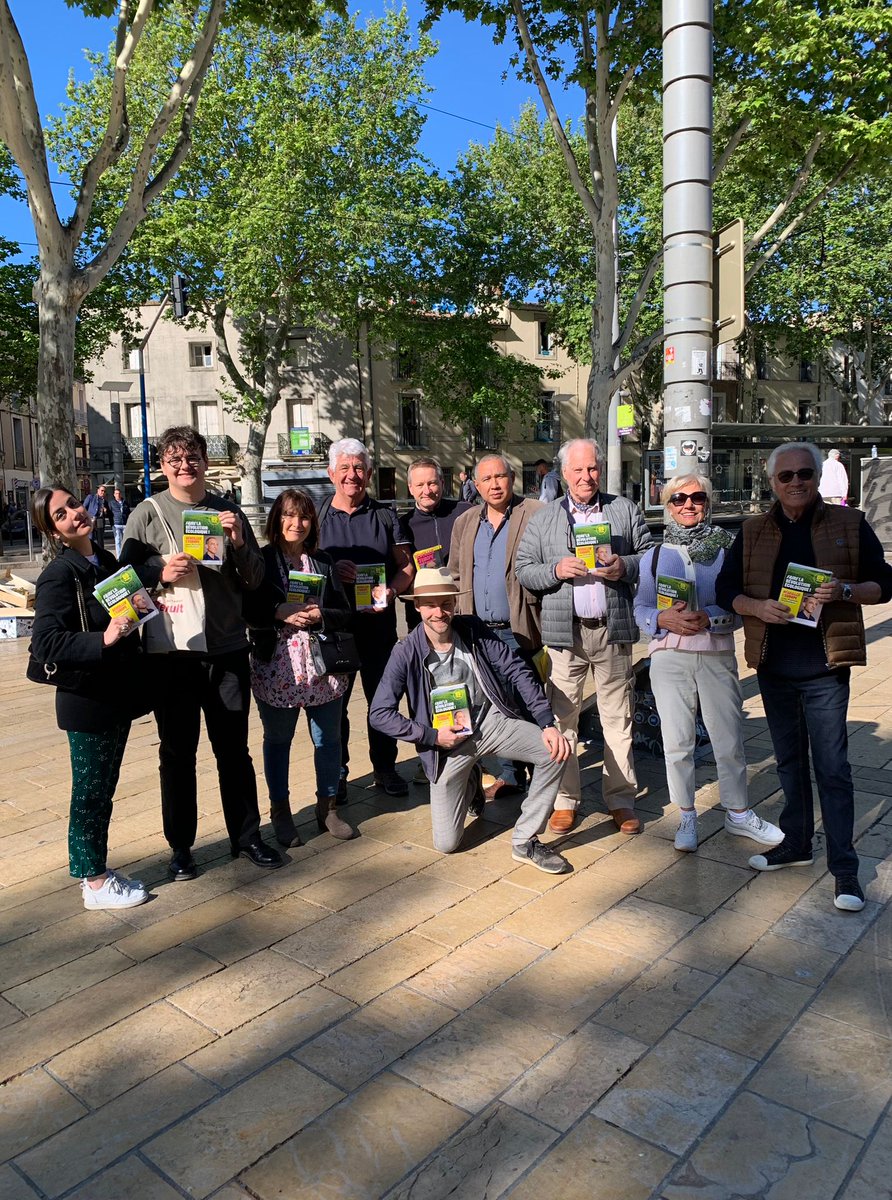 Sur le marché de Plan Cabanes ce matin à Montpellier ! On ne lâche rien jusqu'au 9 juin ✊🌹