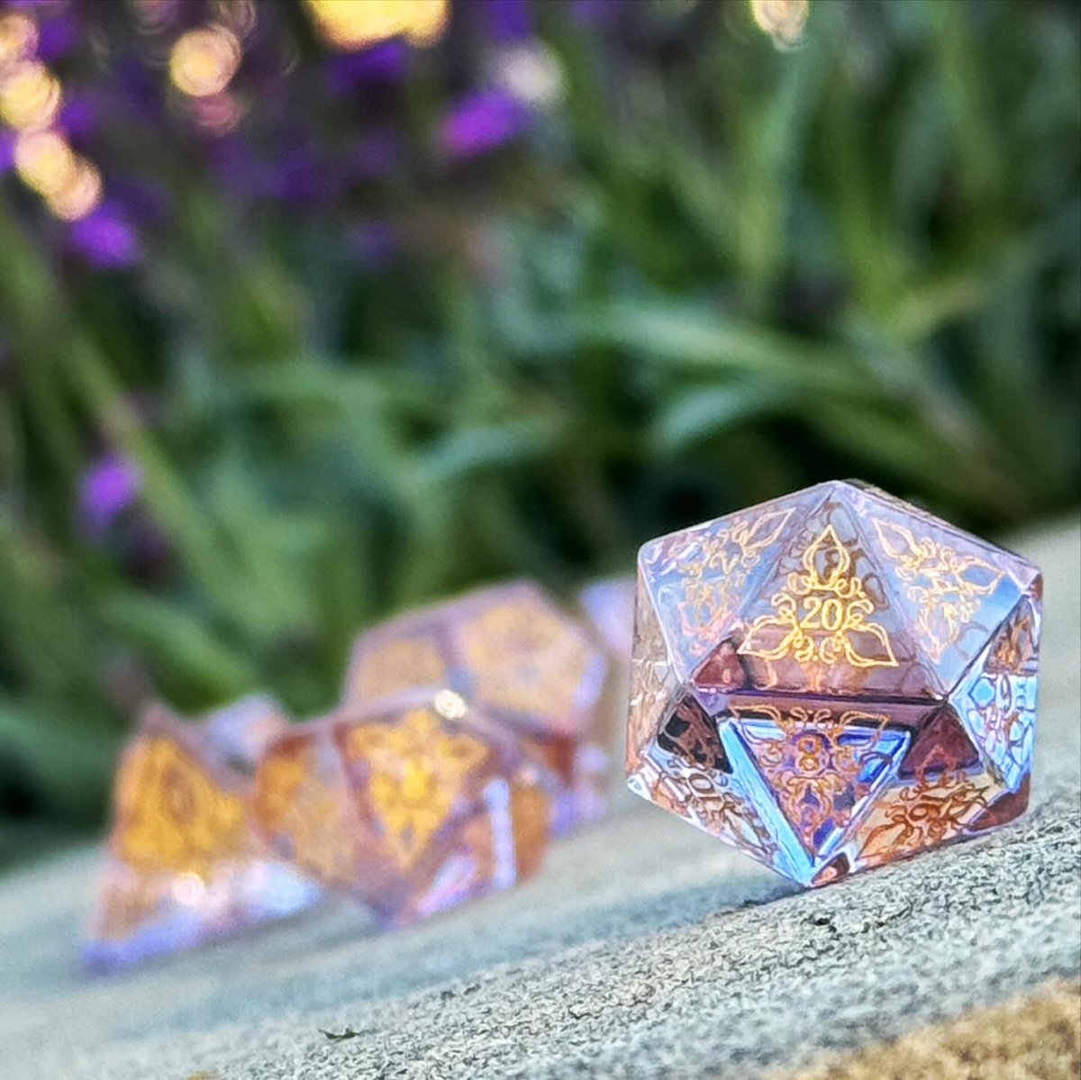 Immerse yourself in the mystical world of Dungeons, Dragons and let the magic unfold. This Zircon Alexandrite dice set invites you to embrace a journey where innovation and artistry unite in perfect harmony along the adventure!