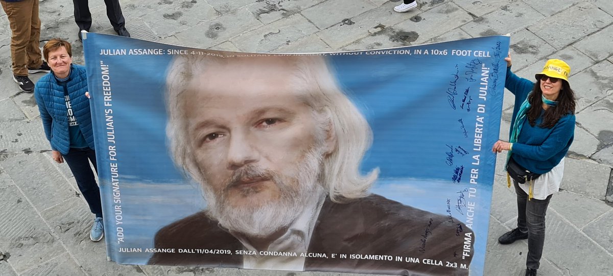 Con gli attivisti italiani per #Assange,  abbiamo portato Julian al Festival Internazionale del Giornalismo di #Perugia - #ijf24.

#IlCattiviLIVE #AllertaMedia #FreeAssange