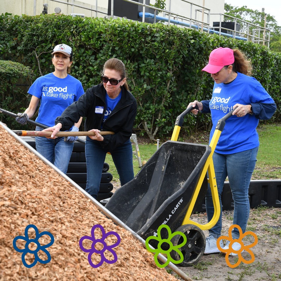 #BGCMIA is wishing a happy #VolunteerRecognitionDay to our volunteers who are always there to bring smiles to the faces and happiness to the hearts of our youth members. 💙 #greatfutures