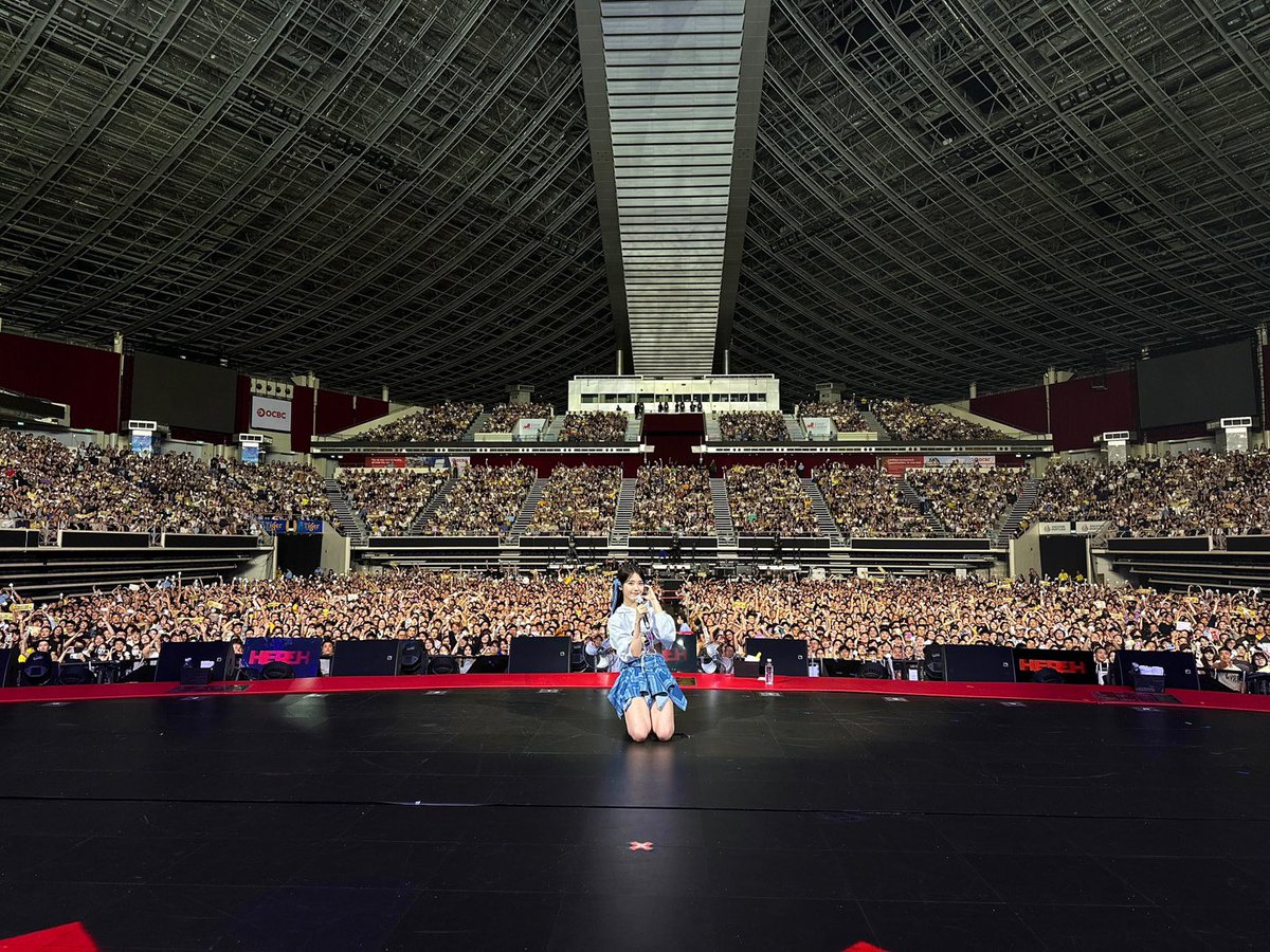 [📷] 240420 2024 IU HEREH WORLD TOUR CONCERT IN SINGAPORE DAY 1 아이유가 찾던 외로움의 반댓말은 바로 💜유애나💚 #아이유 #IU #HEREH #IU_WORLD_TOUR