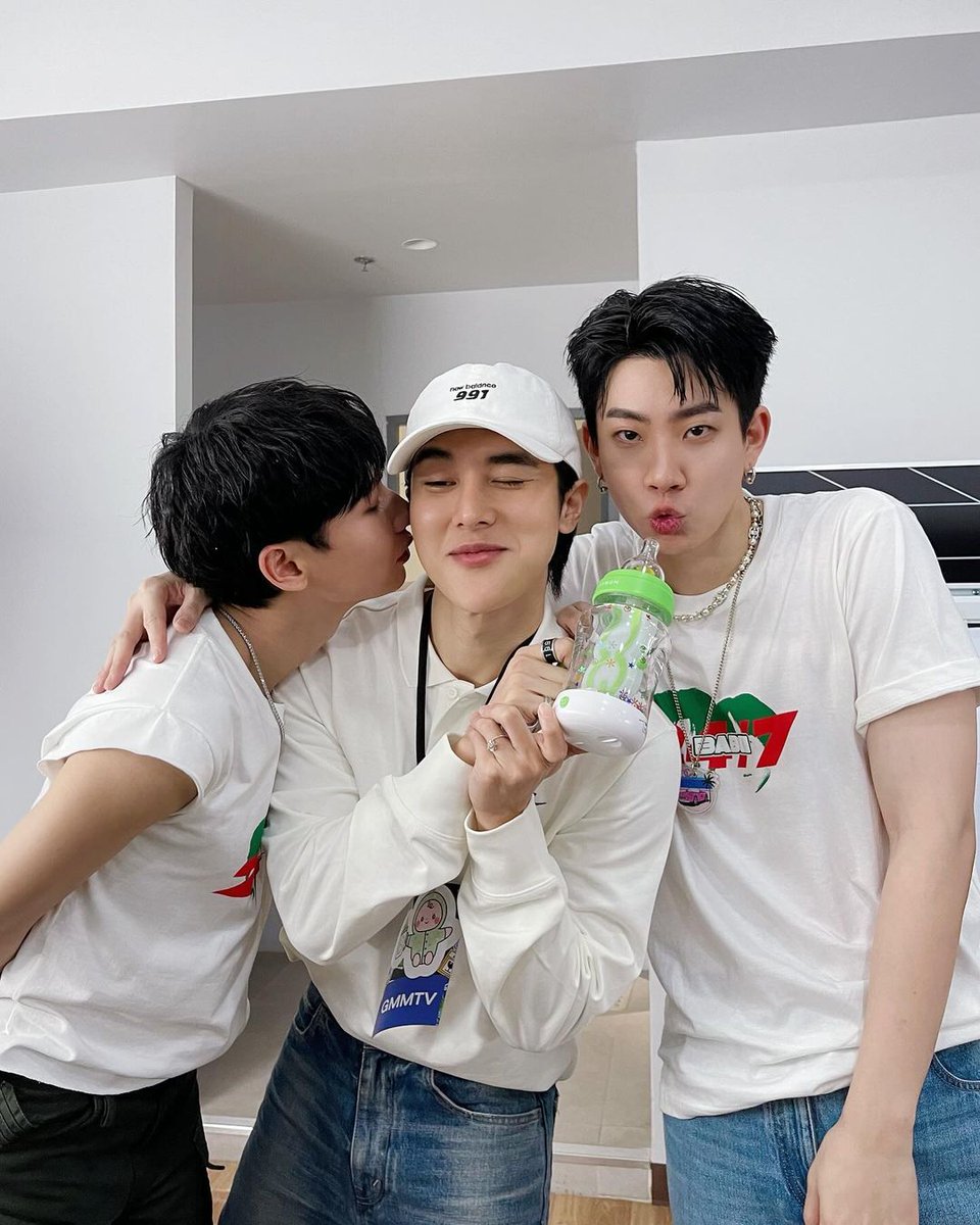 He's always there for OffGun 🥹💚💛

ig: arm_wc 

 #BABII247Concert