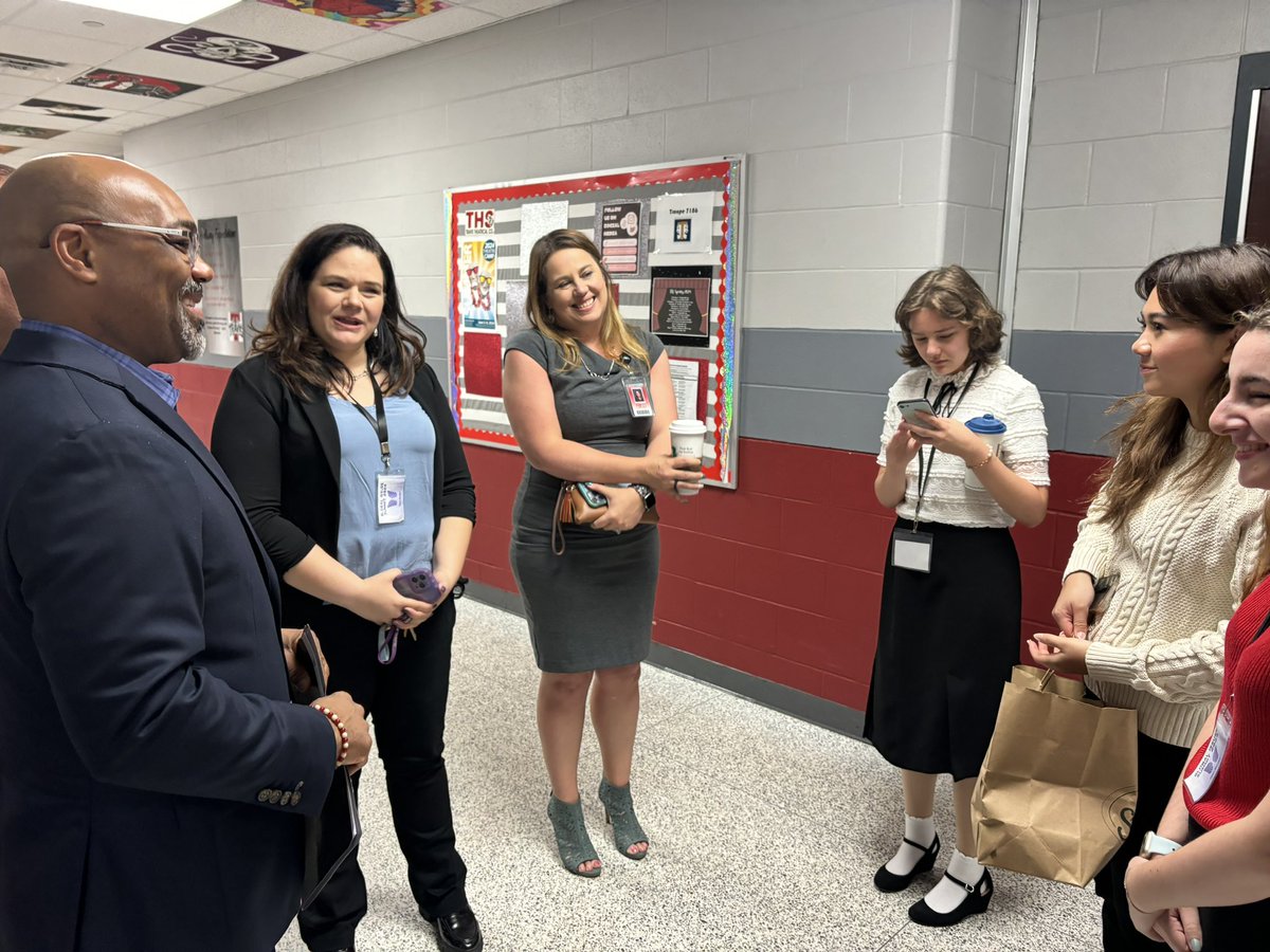 Lead_w_Russell's tweet image. Global Issues Summit put on by @fbgsa is almost underway at @THS_Tigers! Can’t wait to see what will be discussed today!! #DevelopingLeaders