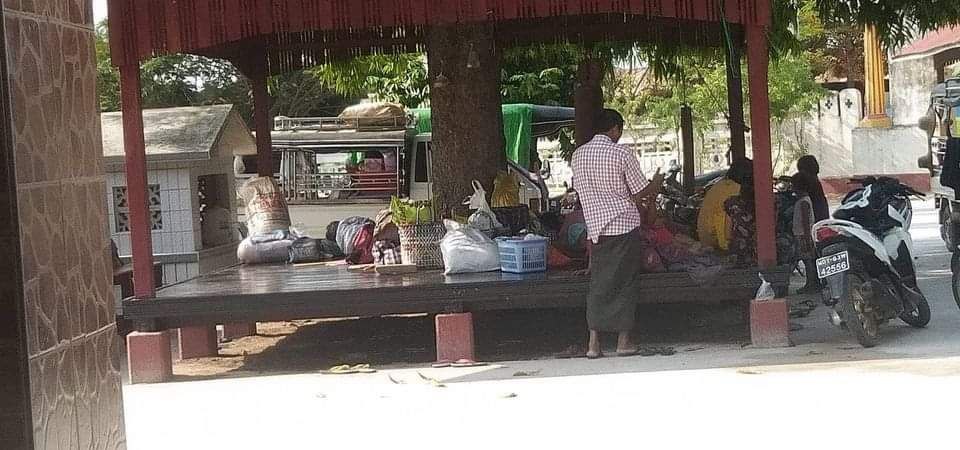 Thousands of people from six villages including Chipa village have to be fleeing for safety in Shwebo & Wetlet Townships are in need of food supply on emergency. They stayed away from their home for three days from Apr.18.
#2024Apr20Coup
#WarCrimesOfJunta
#WhatsHappeninglnMyanmar