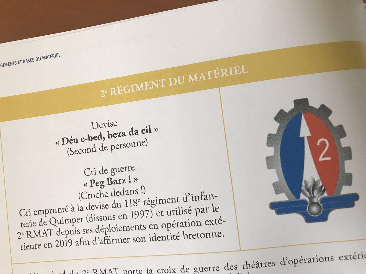 Un ouvrage parfait en vue des portes ouvertes des 24 et 25 mai pour les 25 ans de l’installation du 2e #RMat près de #Rennes. Les éditions @PierredeTaillac offrent une belle visibilité aux traditions et à l’engagement des « matochards » ! @C2ermat @defense_ouest @armeedeterre