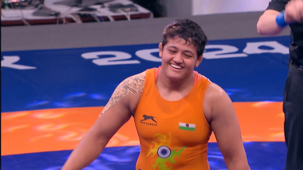 U23 World🥇Reetika Hooda wins a quota for the Paris Olympics beating Hui Tsz Chang 🇹🇼 7-0 in the women's 76kg category at the Asian Olympic qualifiers. This is the first time 🇮🇳 has won a quota in women's 76kg category in wrestling.