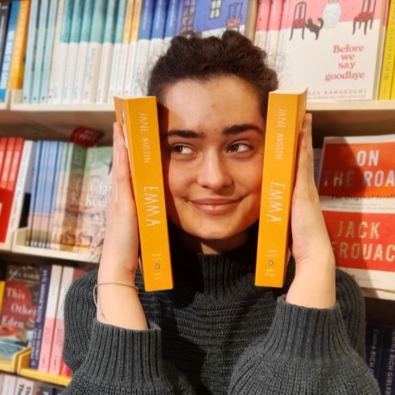 Is that an Emma sandwich? You bet! 🥪📚 Did you know that we have an Emma highlight on our websites, exclusively featuring editions of Jane Austen's EMMA, for no other reason than we have two Emmas on staff and we thought it would be funny? Check it out: ow.ly/OvwI50Ri6c8