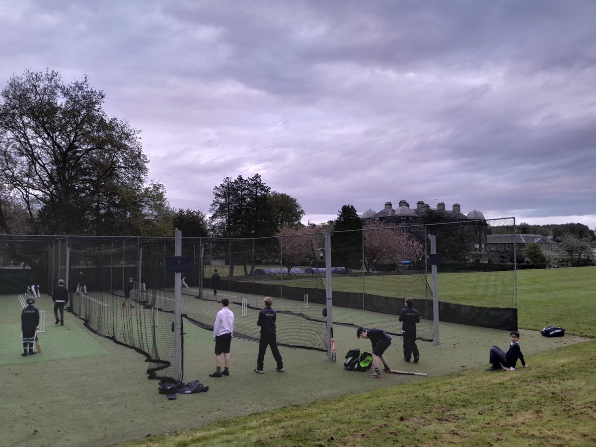 Thankfully, the rain held off and allowed our boarders to head out for a Friday night nets session. Hopefully the first of many throughout this term! ☀️ 🏏  #iloveboarding #areptonprepstory