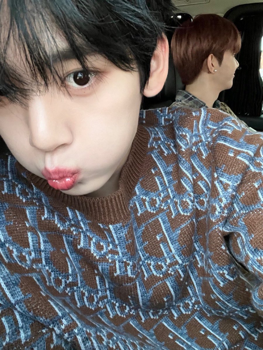ZB1_official's tweet photo. _💌
 
안녕하세요 한유진입니다!  벌써 제로베이스원으로 결성이 된 지 일 주년이네요..!! 데뷔할 수 있게 해 준 스타크리에이터님들 정말 감사합니다.. 그날을 생각하면서 더욱더 노력하고 열심히 하는 사람이 될게요! 감사해요

#HANYUJIN #한유진
#ZEROBASEONE #ZB1 #제로베이스원 https://t.co/7WwMFBKXDT
