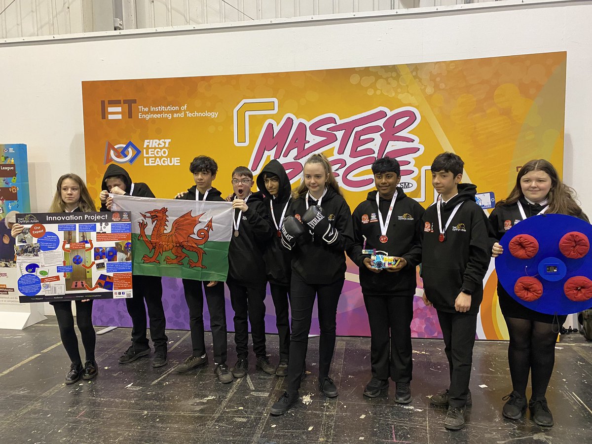 ydadesigntech's tweet photo. Ysgol Dyffryn Aman - Boxing Brix - have had a fantastic day

#FLLMASTERPIECEUK https://t.co/vNItP8wu1M