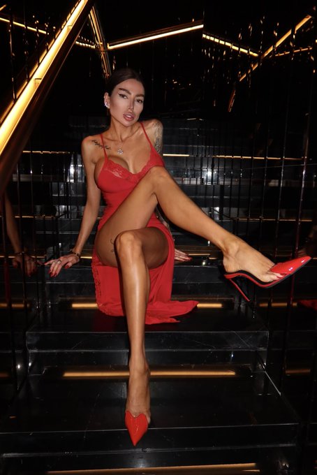 #Alaia mood 👠 https://t.co/nnvTI40bsr<a href="/tag/alaia"class="tags">#Alaia</a>