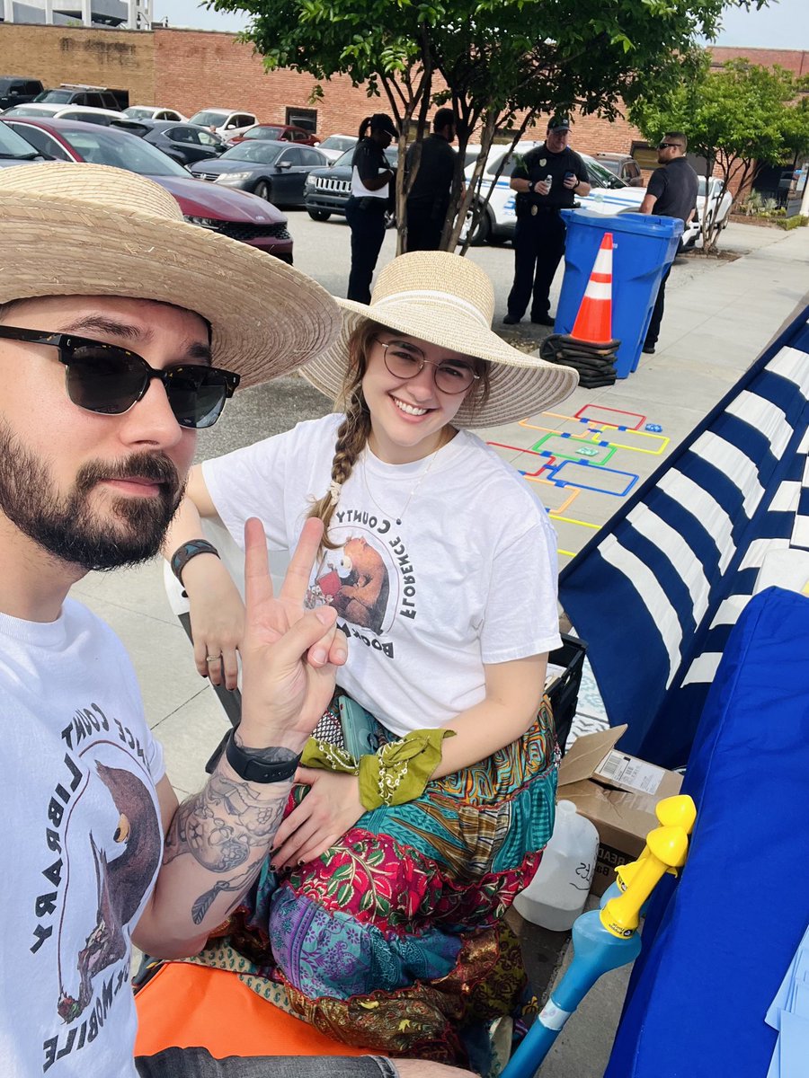 FCLSBookmobile's tweet photo. Come out and see us at the @scflorencecity Unity with the Community event! ☀️ https://t.co/s0E8YHrVpJ