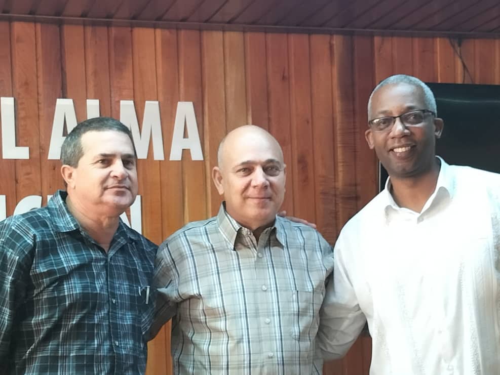DrRobertoMOjeda's tweet photo. En Pleno del Comité Provincial del Partido en #Holguín se eligió a Joel Queipo Ruiz como su Primer Secretario. Apreciamos el reconocimiento a la labor de Ernesto Santiesteban Velázquez, quien ocupará nuevas responsabilidades en el Comité Central. Éxitos a ambos. https://t.co/8fOECAey7z