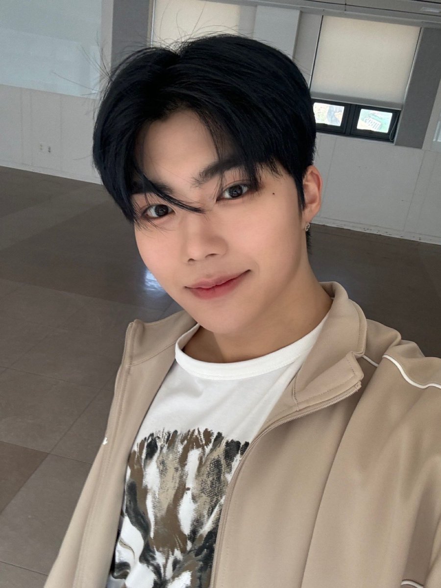 ZEROBASEONE tweet media