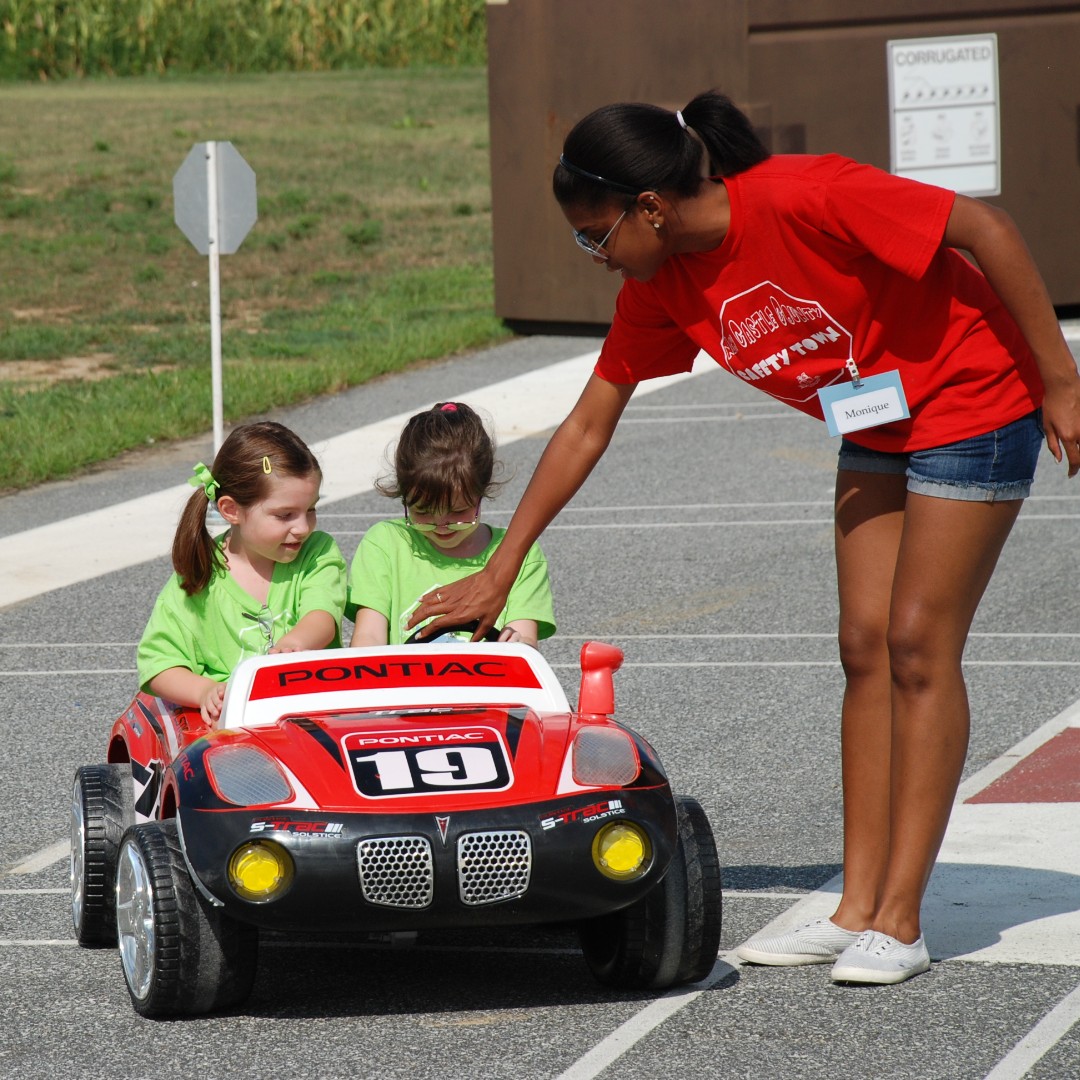 Hey teens - looking for volunteer hours? Sign up now to help with Safety Town! Open to ages 14+ with locations in Hockessin, Glasgow, & Middletown. #netde #nccde #volunteerde #safetytown ow.ly/j37y50QG8SP
