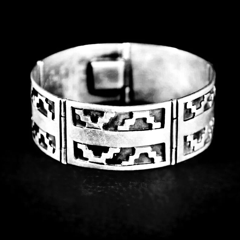 1950s Vintage Taxco Mexico Sterling Silver Bracelet - signed farriderwest.etsy.com/listing/163781… 
Available at Far-Rider-West.com 
#geometric #vintagejewelry #silverbracelet #bracelet #taxco #sterlingsilver #Mexico #Mexicanjewelry #silverbracelet #bohobracelet