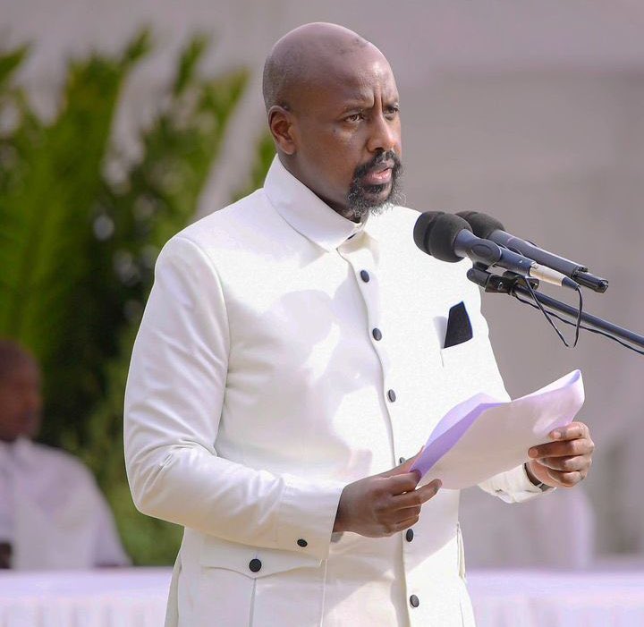 Gen.Muhoozi Kainerugaba @mkainerugaba is not here to compete with anyone,fight or corrupt anyone,his here for the good of our people and our country,here for the change of our nation and peace towards our nation.