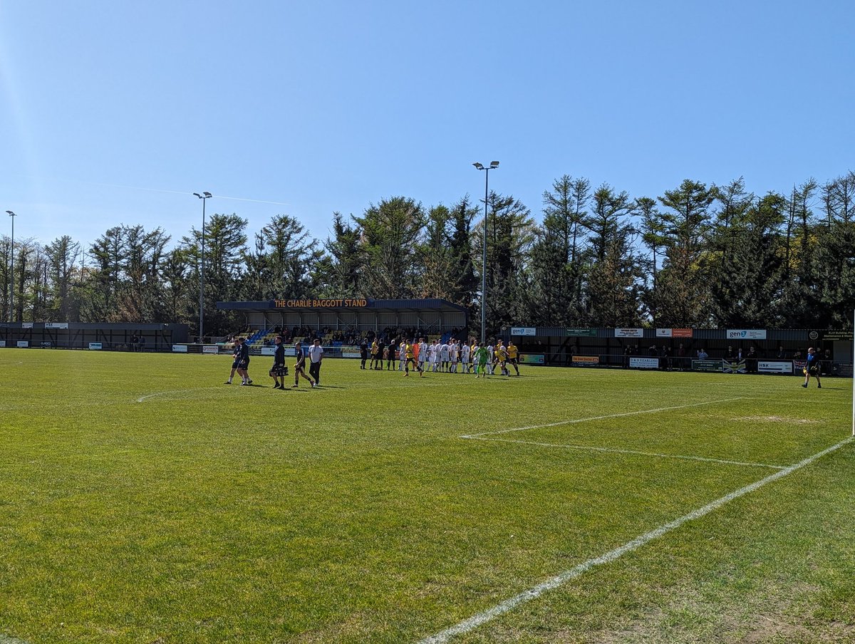Come on you swansss <a href="/waltonhershamfc/">Walton & Hersham F(C)</a> v <a href="/PlymouthParkway/">Plymouth Parkway</a> #football
