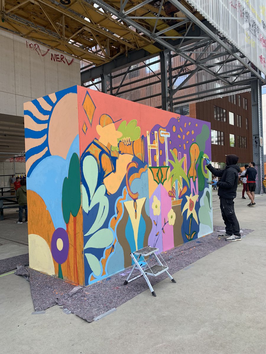 OlivierChateau1's tweet photo. Visite du marchĂ© dâart du festival #Chtiiing sur lâĂźle de Nantes. Des crĂ©ateurs rĂ©inventent Ă partir de matĂ©riaux rĂ©cupĂ©rĂ©s, de rĂ©emploi. Plaisir dâĂ©changer pr comprendre leur dĂ©marche artistique et comment la responsabilitĂ© environnementale vient interroger leur pratique. https://t.co/GNRl5gSTpW