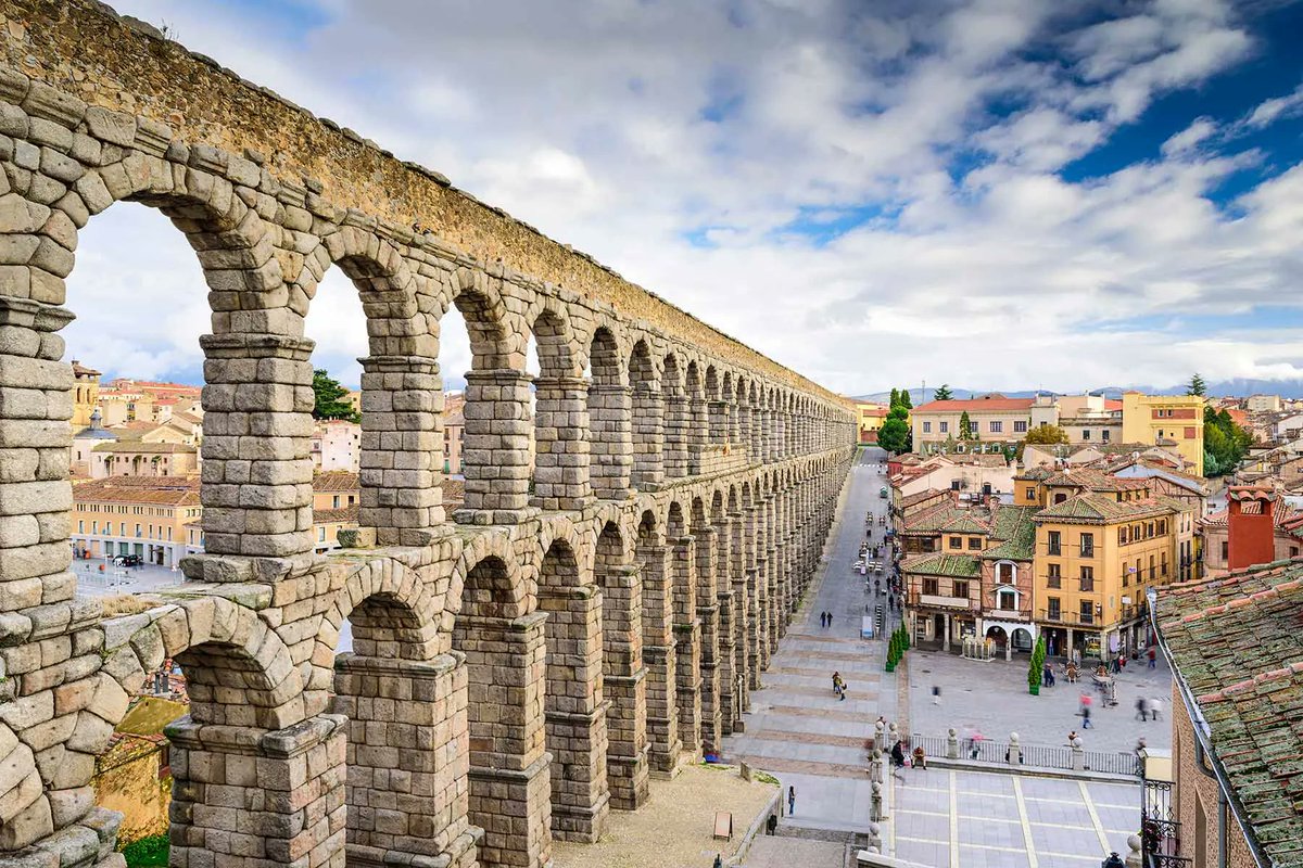 INNOVADIETA's tweet photo. Lugares de España que ver antes de morir: #Segovia: el Alcázar y el Acueducto - https://t.co/gpW3ziGlYS  @CNTravelerSpain https://t.co/t6HSqiWQBZ