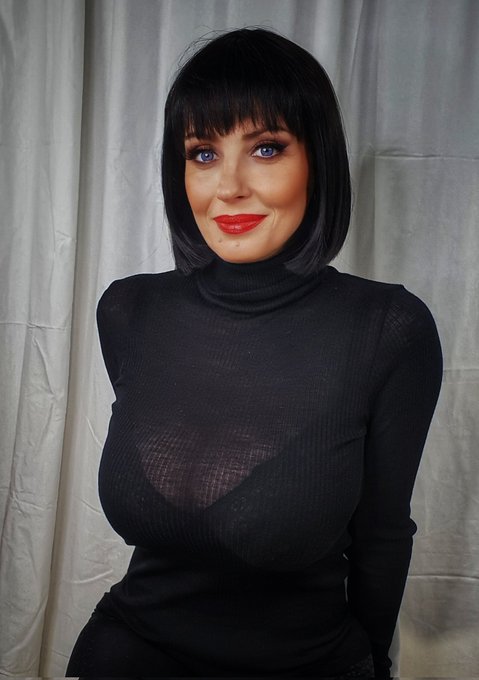 The 🌻🌼essential🌼🌻 me😊 .. https://t.co/U3jzkuc5WM