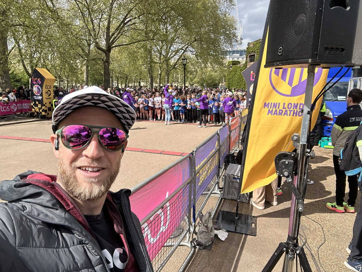 Having an incredible time at the mini @LondonMarathon today So many children taking on this iconic event & creating great active memories! Even had the chance to start an event wave with @thebodycoach #TeachersRunClub