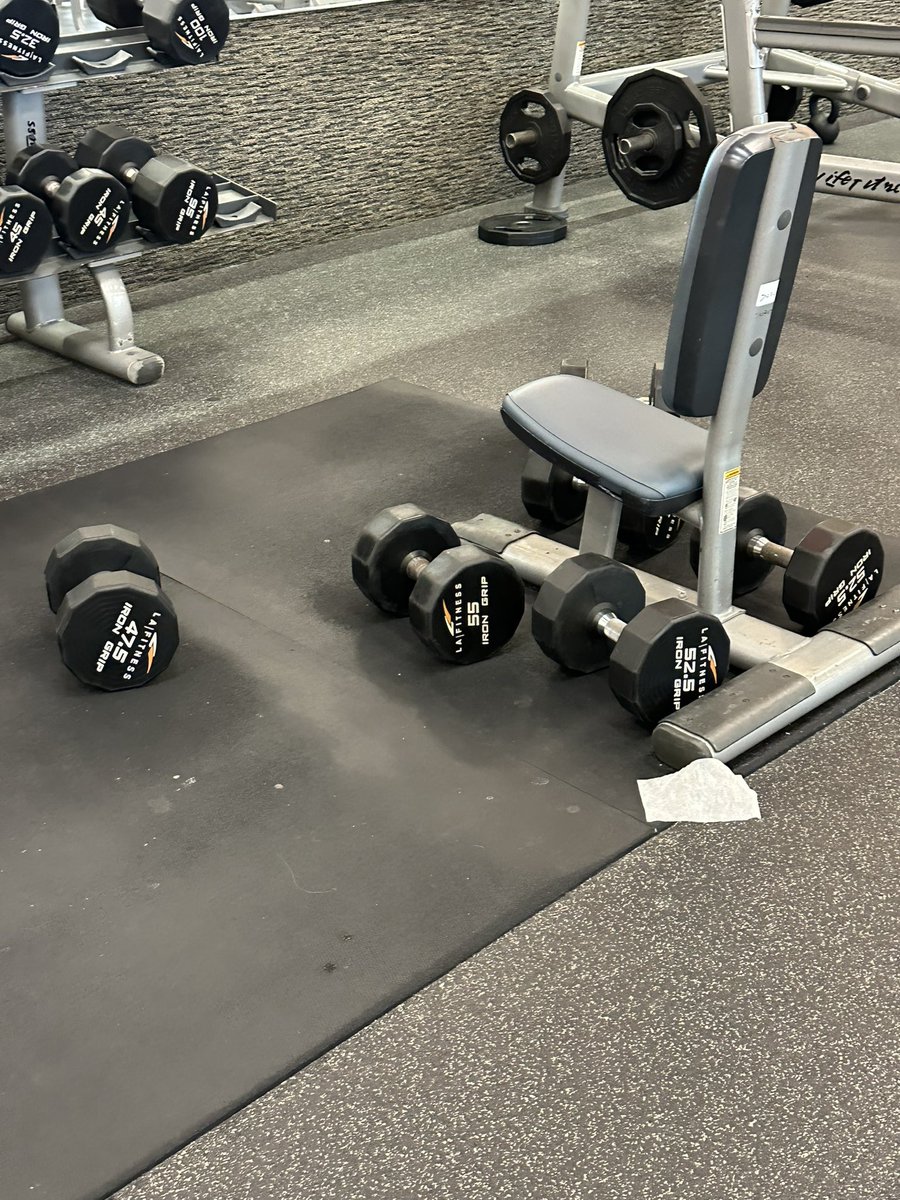 WhatWillItTake's tweet image. @LAFitness 8310 Bird Rd, Miami, FL since the customers don’t do it (I don’t know why), can u please send ur employees to put weights back more often. Finding weights at times is impossible. They’re all over the gym. It’s insane how disorganized this gym is &amp;amp; it’s a nice one
