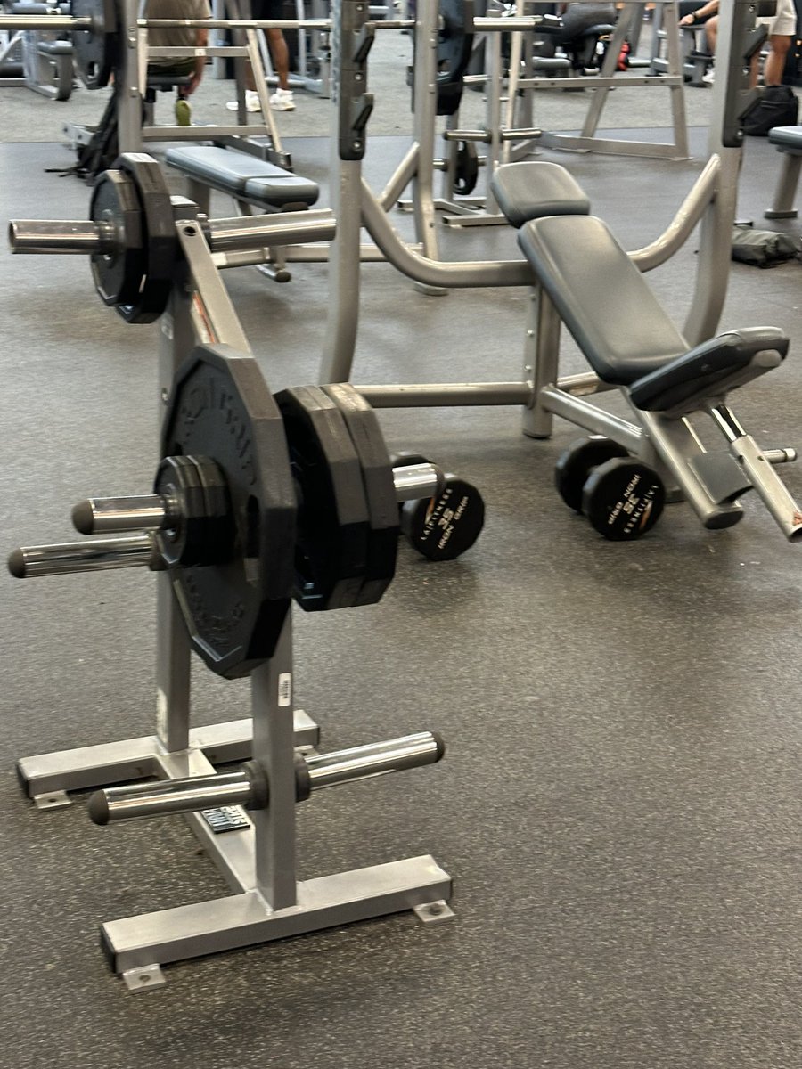 WhatWillItTake's tweet image. @LAFitness 8310 Bird Rd, Miami, FL since the customers don’t do it (I don’t know why), can u please send ur employees to put weights back more often. Finding weights at times is impossible. They’re all over the gym. It’s insane how disorganized this gym is &amp;amp; it’s a nice one
