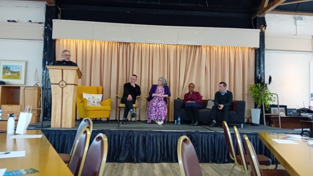 Fr Eamonn Conway, Fr Declan Hurley, Julieann Moran, Sr Josephine Enenmo and Rev Julan Drapiewshi in the final session addressing comments from the room. One from the floor about no talk in some parishes about synod. @synodalpathway @Synod_va