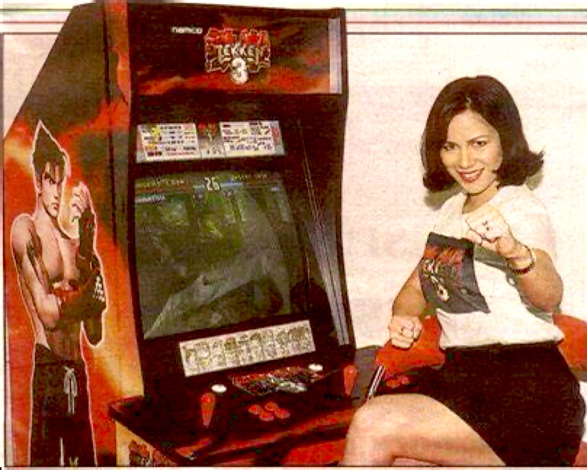 A Young Shannon Lee 📸 Promoting the Tekken 3 (鉄拳3) Arcade Game! Tekken 3 by @BandaiNamcoUS @was released to the Arcades in 1997. @TEKKEN #BruceLee #ShannonLee #Tekken