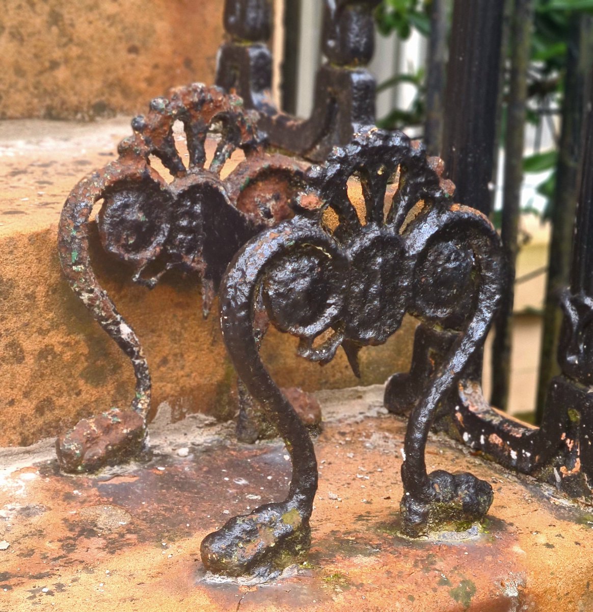 is_glasgow's tweet image. I love it when I come across an old bootscaper still in place. This one, outside a Victorian townhouse in the Park area of Glasgow, is particularly nice, if a little bit worse for wear.

Cont./

#glasgow #bootscraper #castiron #ironwork #decorativeironwork #10downingstreet