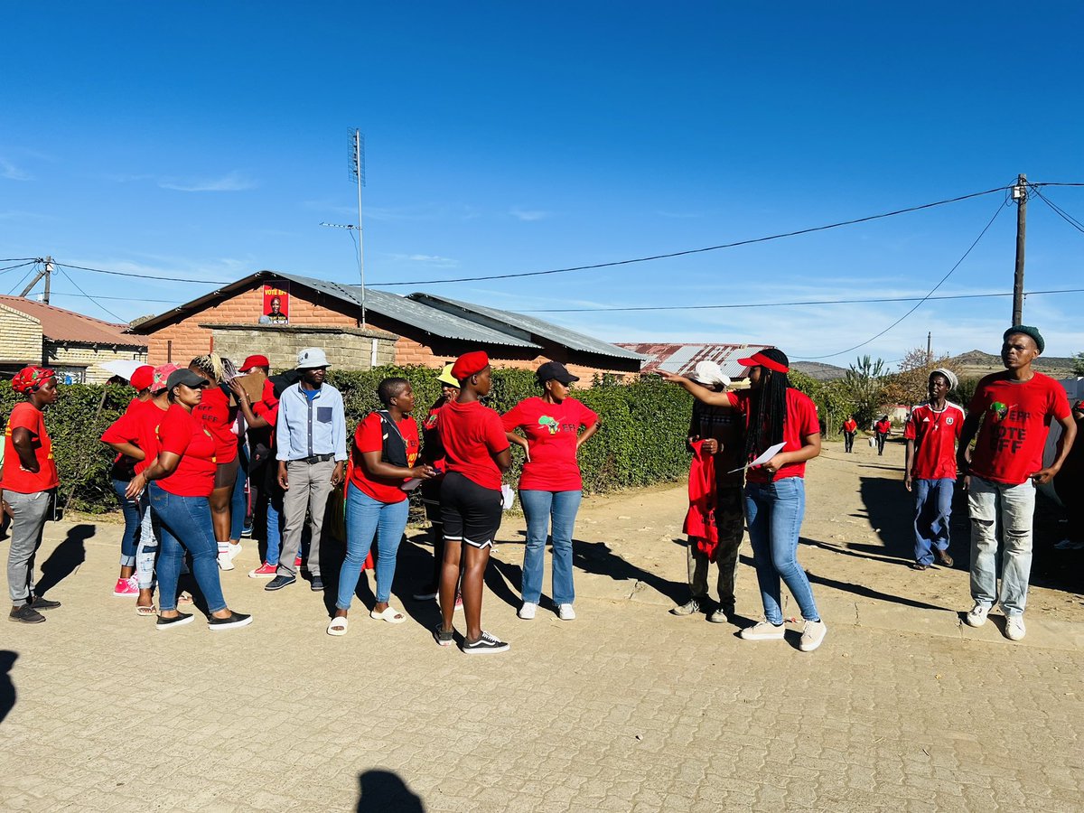 ♦️Happening Now♦️ Commissar @MsaneThembi, EFF Free State PETF Convenor has now arrived in ward3 Mohokare for door to door and mobilisation. If a day passes and you do not do any work for the EFF, you must know you are doing something wrong! It's Umntu Emntwini, Door To Door