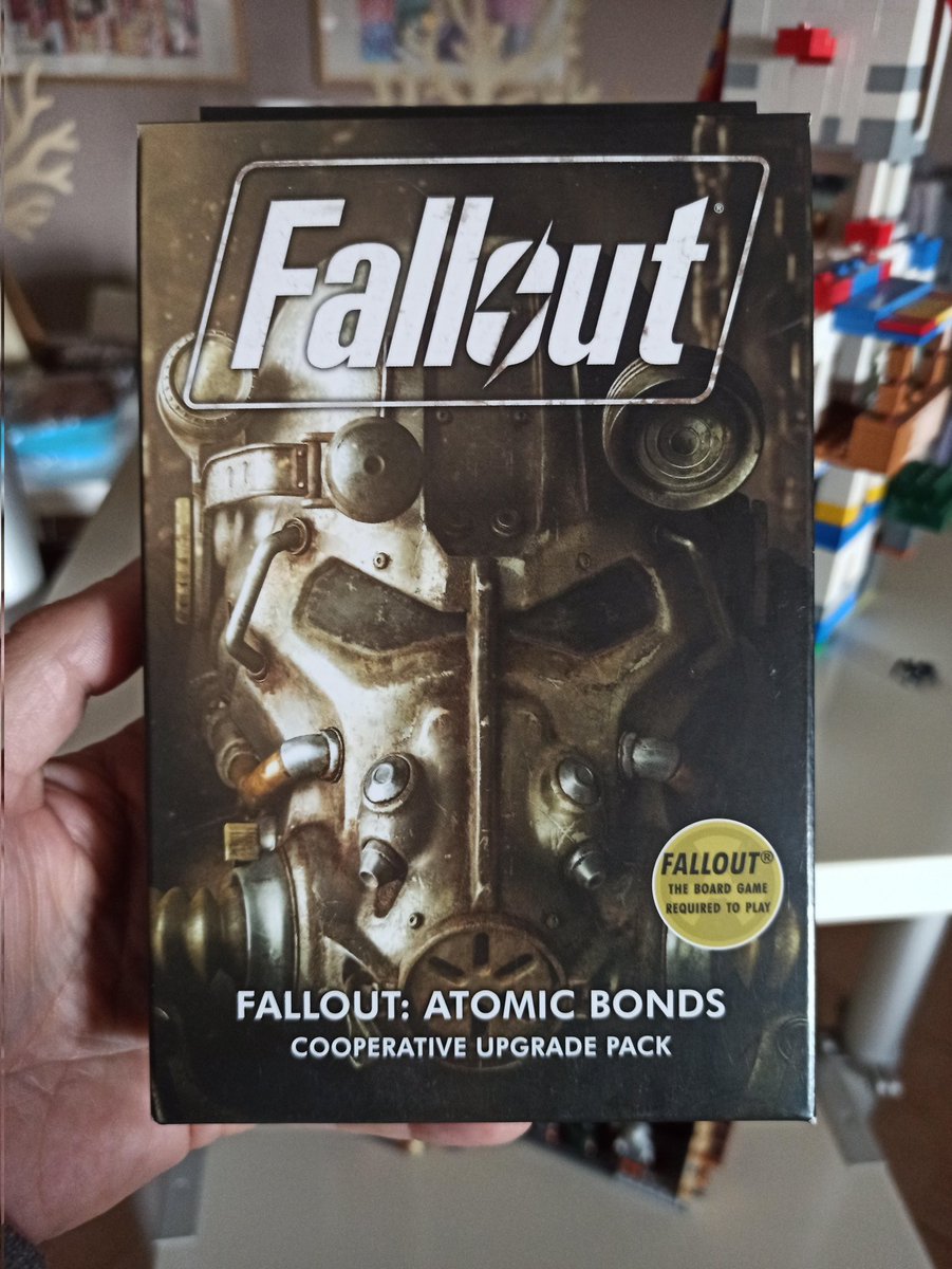 Meniacmedia's tweet image. Vista l'esperienza precedente di Unbreakable Bonds (Runebound 3ed), stavolta siamo riusciti ad accaparrarci il "Bonds" di Fallout a prezzo di costo, dopo ore di ricerche.
Benvenuto in casa Meniac caro Atomic Bonds.

🔝🔝🔝

#fallouttheboardgame #fallout #boardgames #boardgame