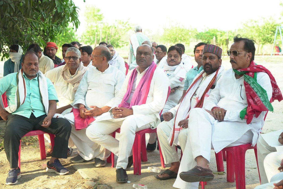 घोसी विधायक श्री सुधाकर सिंह जी की भाभी जी के निधन पर श्रद्धा सुमन अर्पित किया 🙏