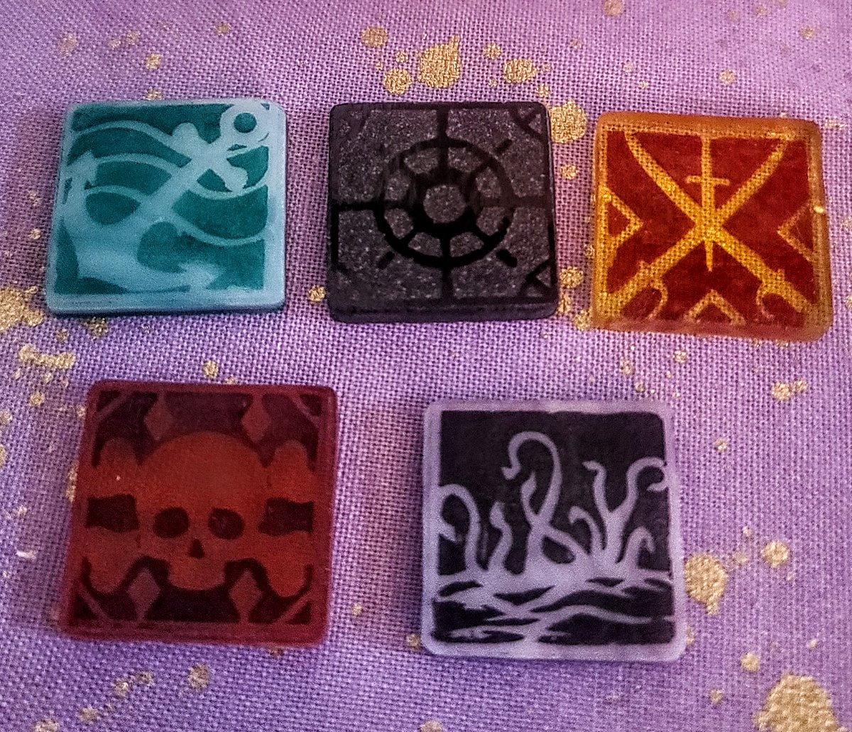 Oh hey! Going through my stuff and I found my prototype glass tile pirate Azul set. One of these days I'm gonna be able to make a full set of these!