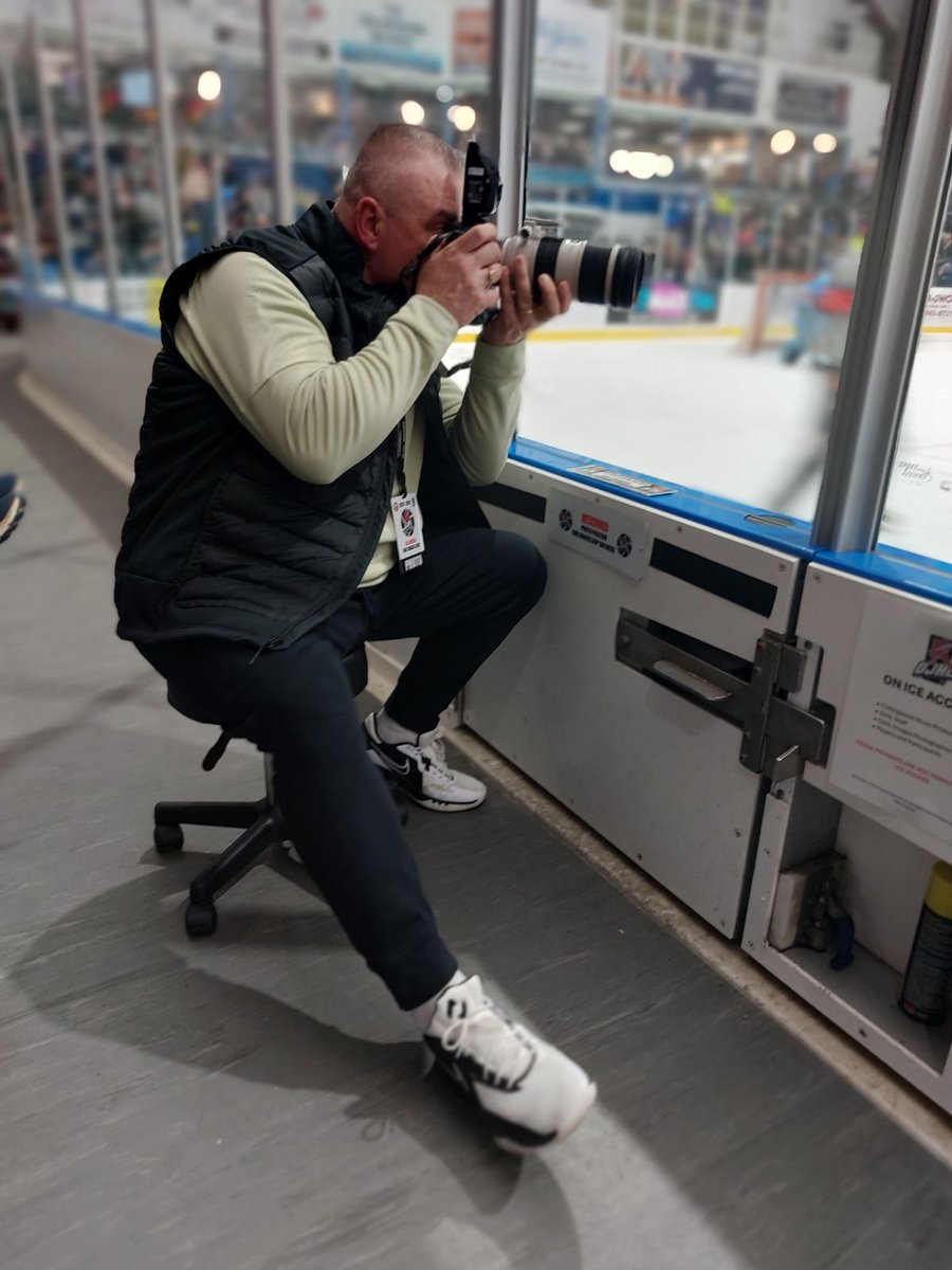 Thanks to OJHL Communications Director Jim Mason for this candid snap of yours truly at work last night. @stouffmason @OJHLOfficial