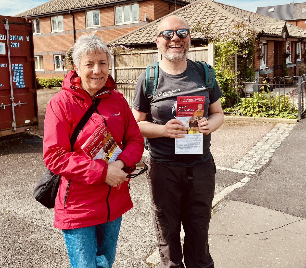 Been out delivering leaflets and postal vote letters in #Withington ward today - big thanks to the Charlestown team for their help! Make sure you complete and return your postal vote ballot, and use both your votes to #VoteLabour for me and @AndyBurnhamGM 📮🌹🌹