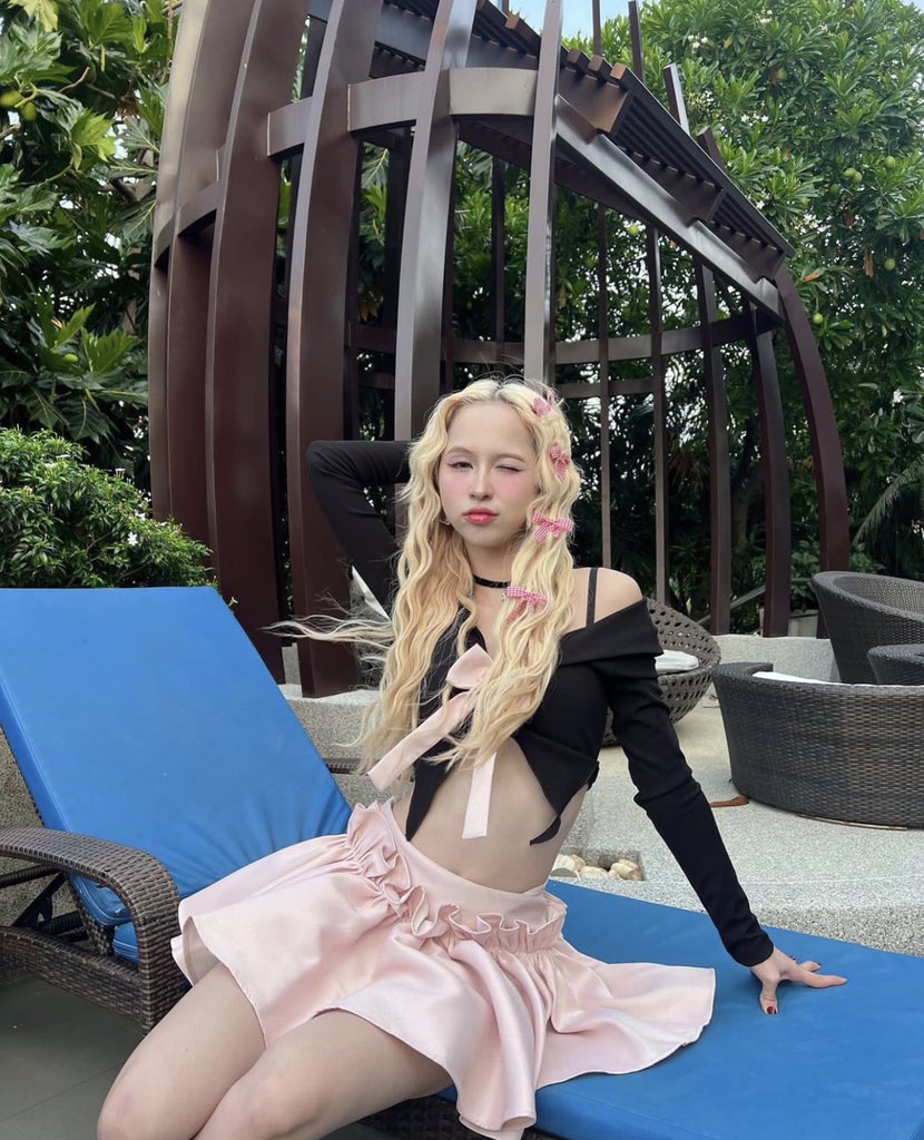 HannahFansClubb's tweet photo. Suay Mak Mak #Hannah4EVE #โฟอีฟชวนไปยกเพื่อนขึ้นบก https://t.co/5N2FovAtOX