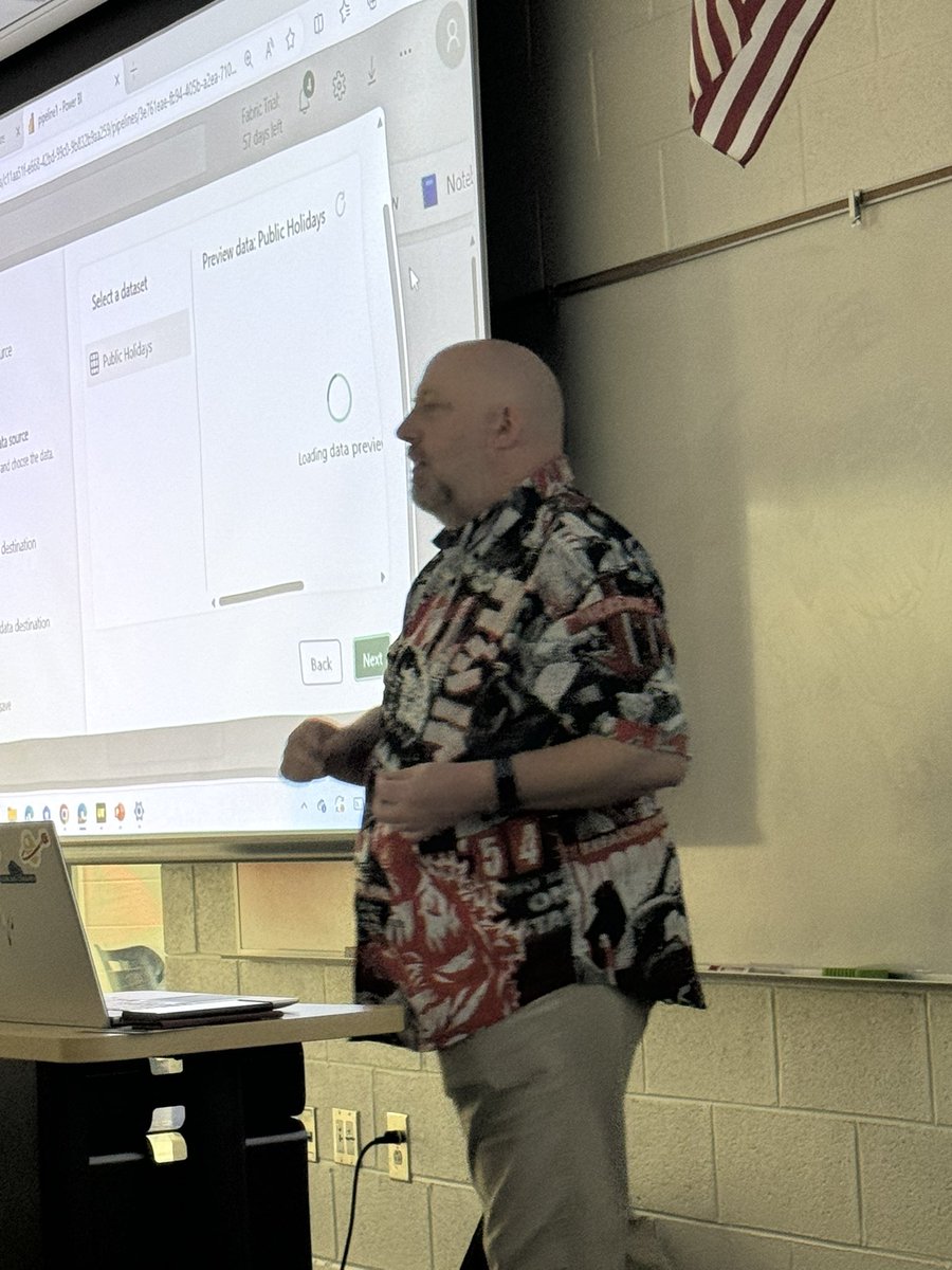 @ChrisHyde325 is leading the session at #SQLSaturday Atlanta on #MicrosoftFabric - I am lucky to be his moderator
