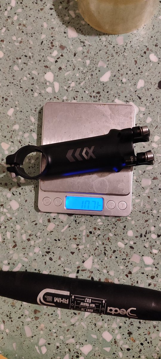 saik_el's tweet photo. For sale stem weightweenie uno advanced project 100mm 7 derajat 107gr. Kondisi like new, 225k #fnfjb @FnFjb bisa TT sama 130mm 7 derajat stem yg sama https://t.co/zKBOmosDbB